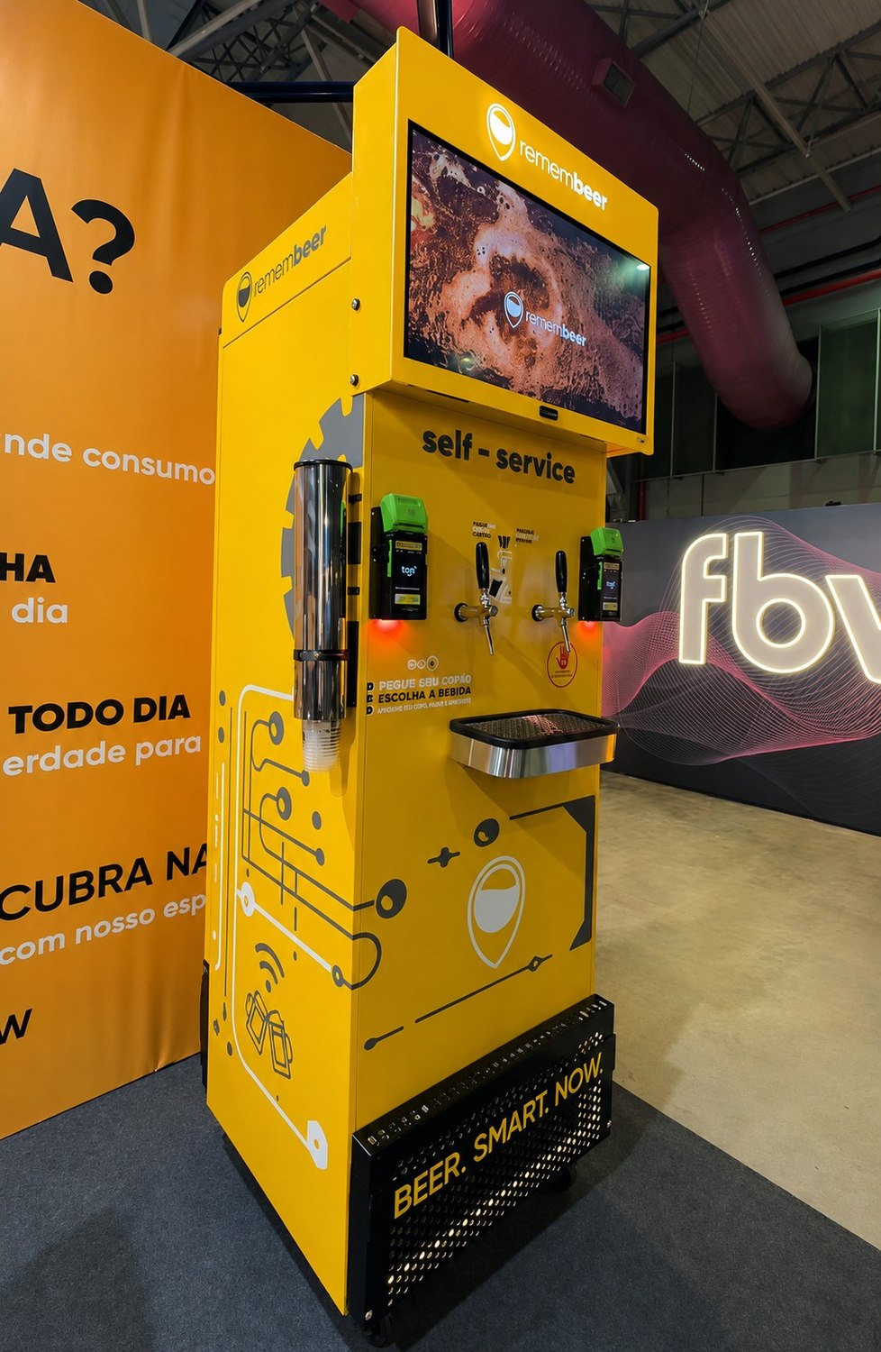 Station Remembeer em operacao em estande de evento do setor de bebidas